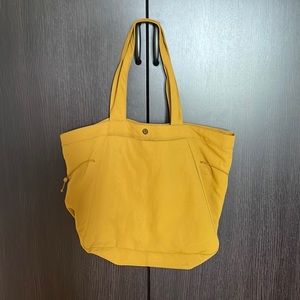 Lululemon tote bag